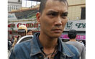 Tài xế xe tải mua súng để "phòng thân"